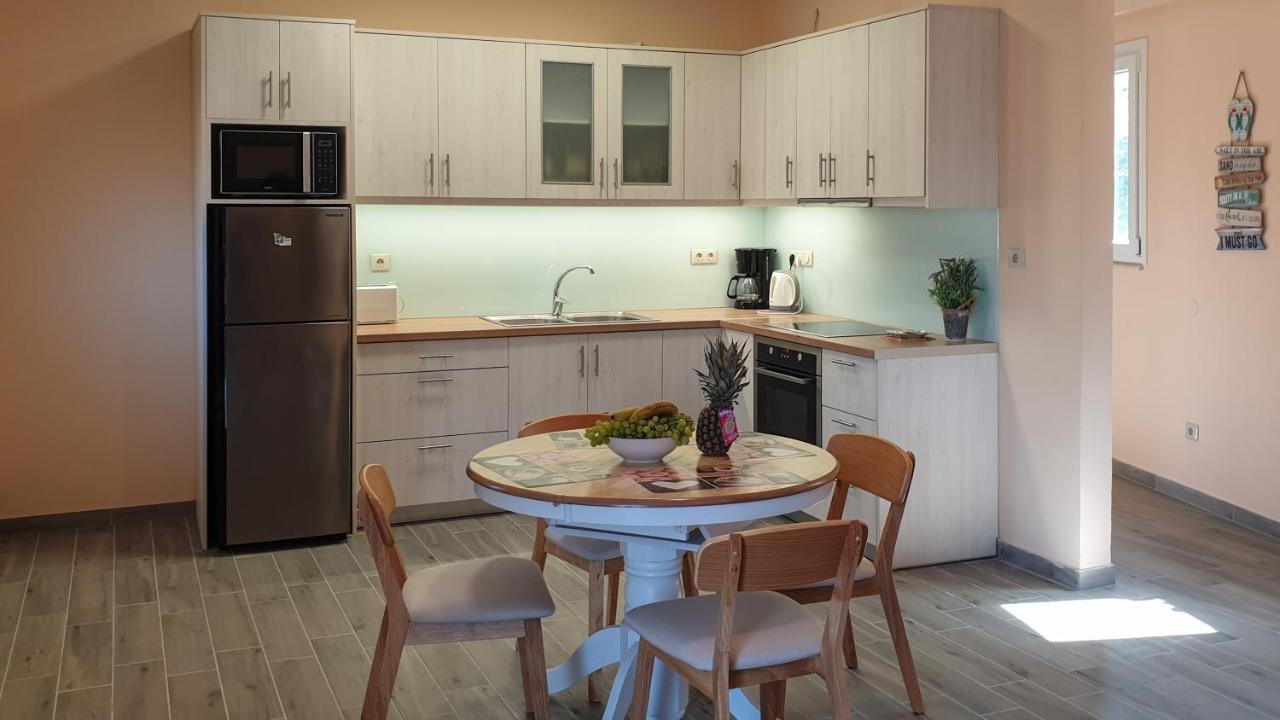 Helen Apartments & Studios Agios Stefanos Avliotes  Extérieur photo