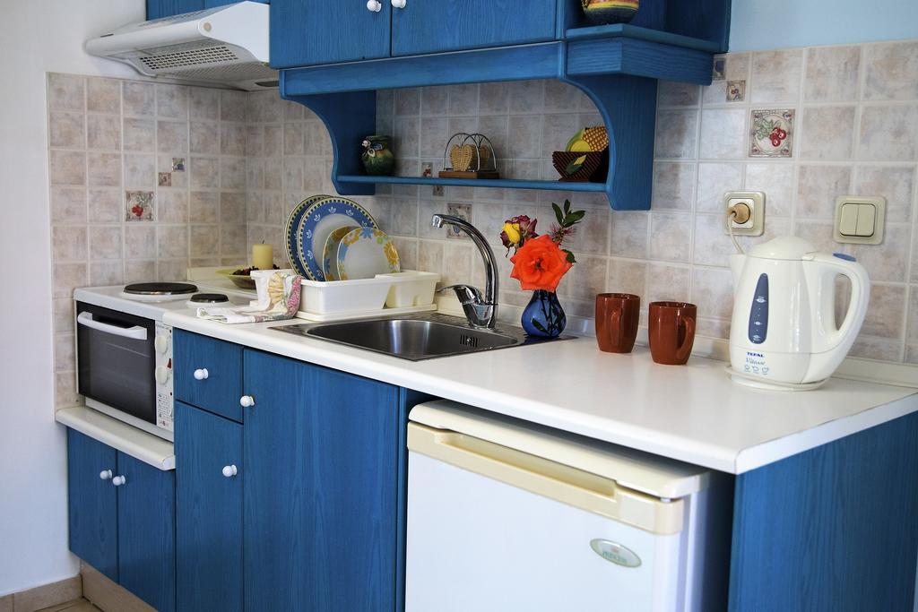 Helen Apartments & Studios Agios Stefanos Avliotes  Extérieur photo