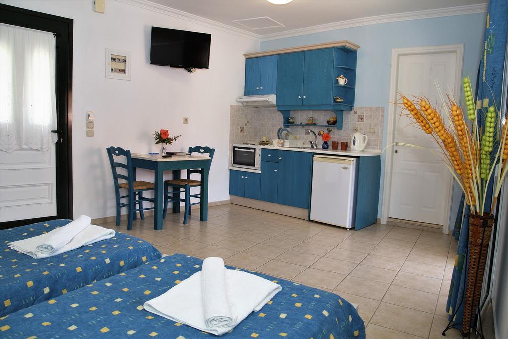 Helen Apartments & Studios Agios Stefanos Avliotes  Extérieur photo