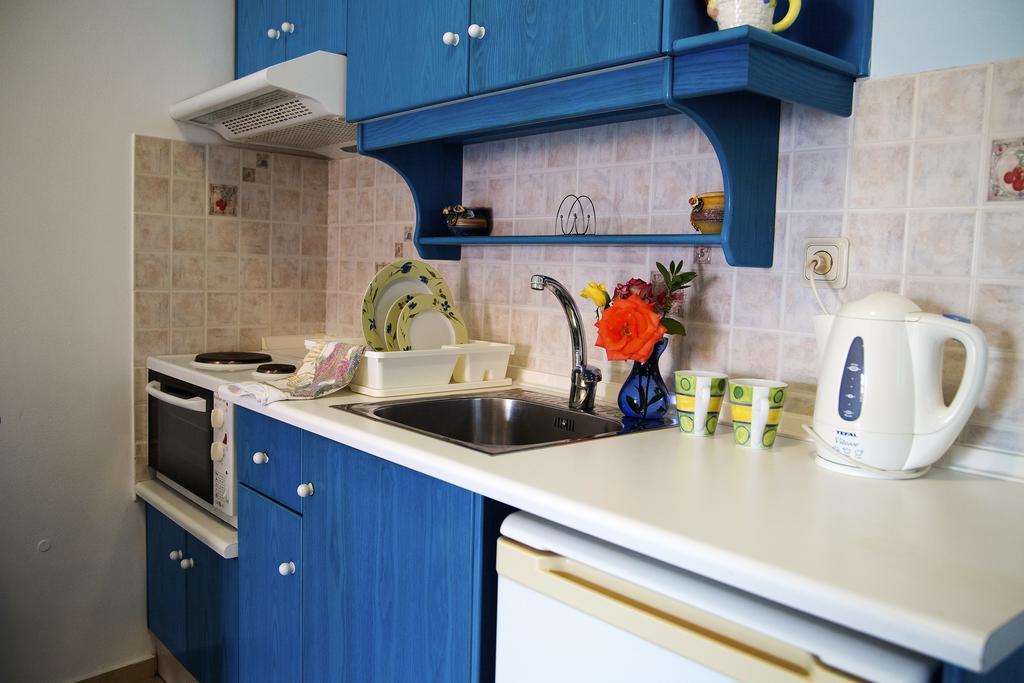 Helen Apartments & Studios Agios Stefanos Avliotes  Extérieur photo