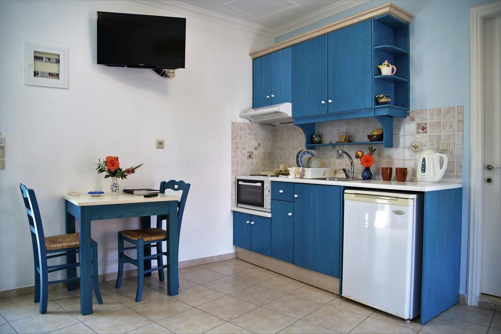 Helen Apartments & Studios Agios Stefanos Avliotes  Extérieur photo