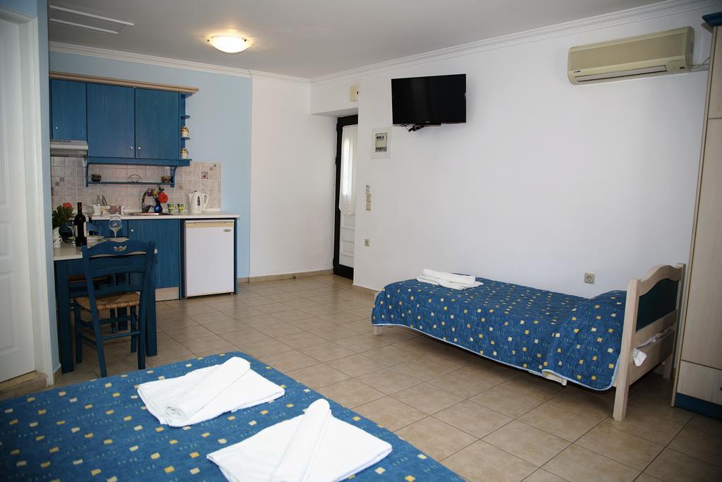 Helen Apartments & Studios Agios Stefanos Avliotes  Extérieur photo